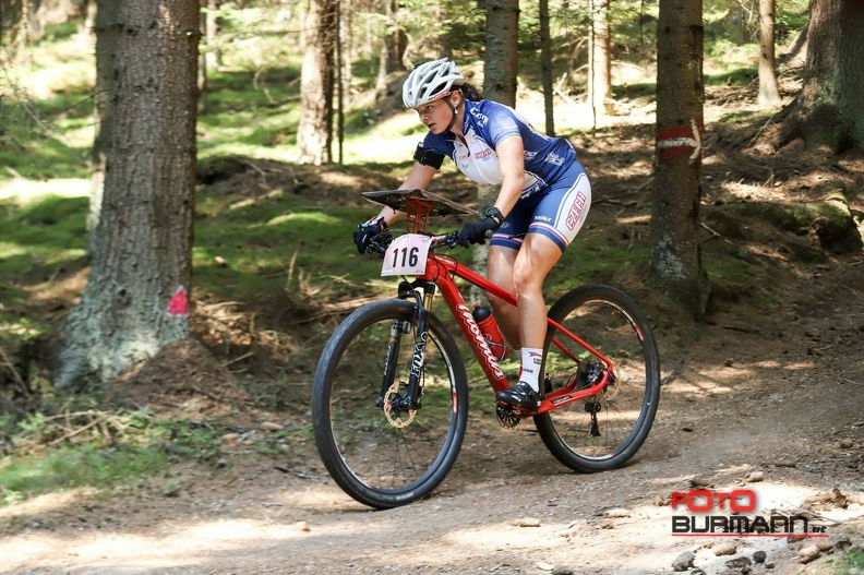 veronika-kubinova-mass-start
